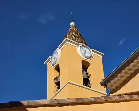 084 Notre-Dame des Neiges. Elle fut reconstruite en 1575. Clocher couvert de tuiles en écailles vernissées.