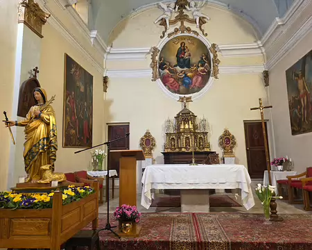 085 Tableaux anonymes (datés du XVIe au XVIIIe siècles), vraisemblablement issus de l'école de peinture de Menton. Tabernacle en bois doré du XVIe siècle.