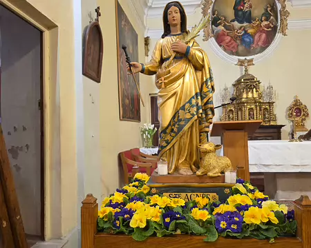 086 Statue de Sainte-Agnès du XVIIe siècle.