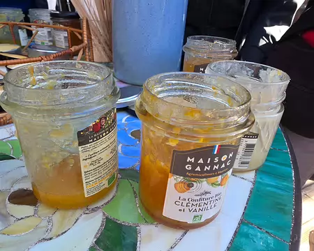 104 Installée depuis 1991, la maison Gannac cultive environ 1000 citronniers produisant 25 à 30 tonnes d'agrumes par an.