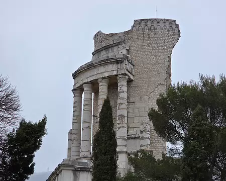 123 Le Trophée des Alpes à la Turbie. Il fut inauguré entre le 1er juillet de l'An 7 avant J.C. et le 30 juin de l'An 6 avant J.C. Le monument restauré culmine à 35...