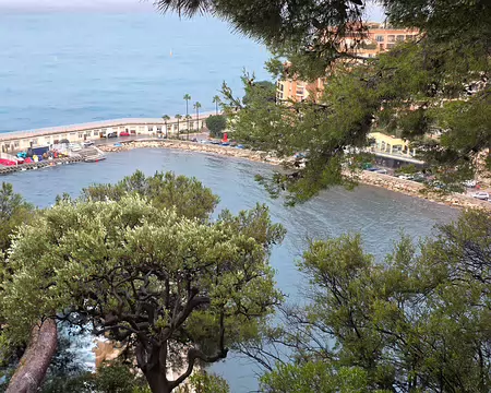 152 Port de Fontvieille. Il y a 50 ans, Fontvieille n'était qu'une étroite bande de sable là où le Rocher tombait à pic dans la mer.