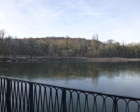 P1220295 ...avec une mince couche de glace...