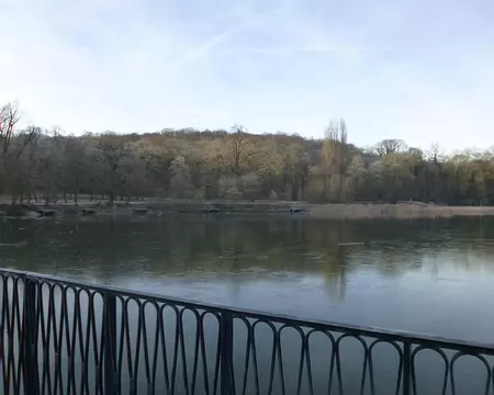 P1220295 ...avec une mince couche de glace...