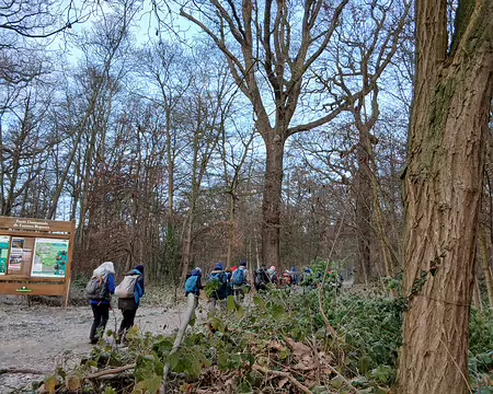 001 Départ de Chaville (Hauts-de-Seine) pour la traditionnelle randonnée du Jour de l’An (16 km)