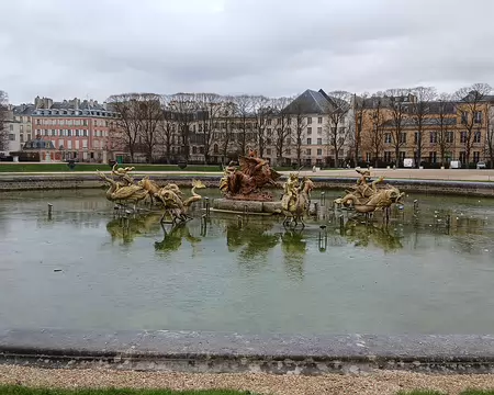 022 Le bassin du Dragon dans les jardins du château de Versailles