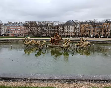 022 Le bassin du Dragon dans les jardins du château de Versailles