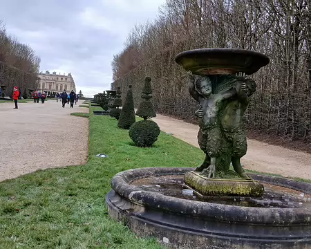 023 L’Allée d’Eau en direction du château