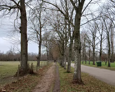 027 Dans le parc de Versailles