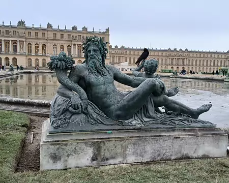 039 L’une des sculptures représentant les grands fleuves français (Parterre d’eau)