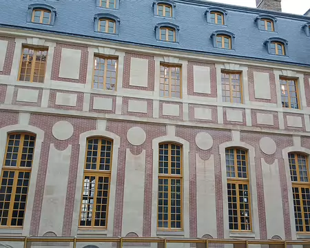 043 Façade Louis XIII