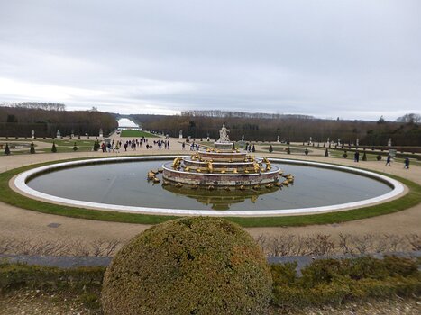 Dominique Dominique F, détail sortie