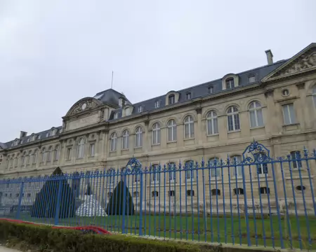 P1220559 Manufacture de Sèvres depuis 1740. Merci à Martine.