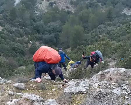 20260207_145256 ... ou en s'agrippant aux rochers...