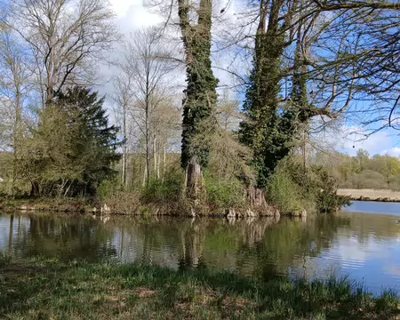 014 L’étang, orné d’une île, est une composition paysagère du XVIIIème siècle (1780)