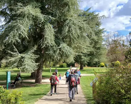 042 Arrivée dans le parc de l’Hôtel de Ville de Lardy