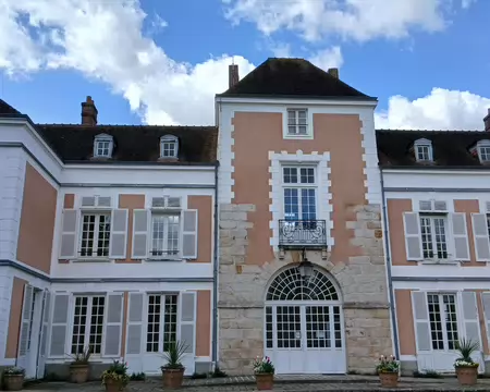 047 L’ancien château de Lardy (XVIIème siècle) abrite la mairie