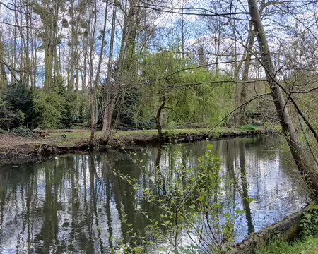 049 La Juine (52 km), affluent de l’Essonne, limite le parc à l’est