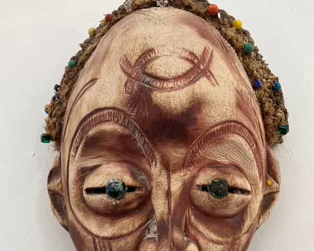 Œuvres de Pascale Marthine Tayou, Gallería Continua, dans l'ancienne papeterie 