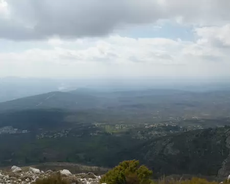 P1200254 Vue sur le lac de Saint-Cassien.