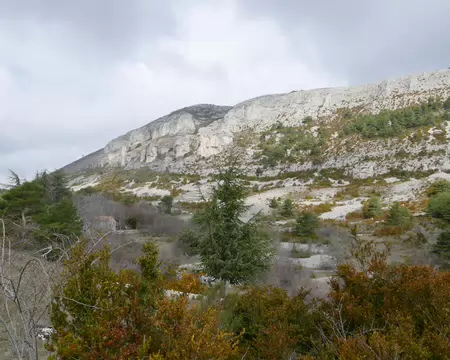P1200268 Vue veres le sommet de Calern depuis les environs de Ville Vieille.