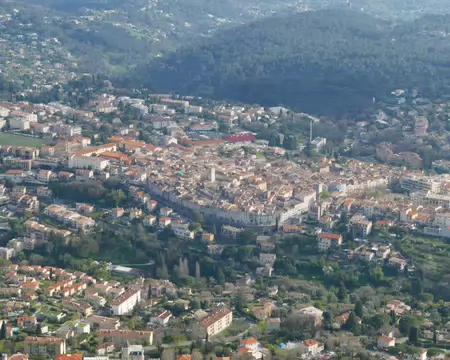 P1200332 Vue sur la ville de Vence depuis le Baou des Blancs (673m).