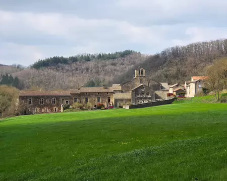 007 L'abbaye Cistercienne de Sylvanes fut fondée en 1136 par Pons de l'Héras, ancien brigand repenti. Sa construction s'étend de 1151 à 1252. On reconnaît ainsi à...