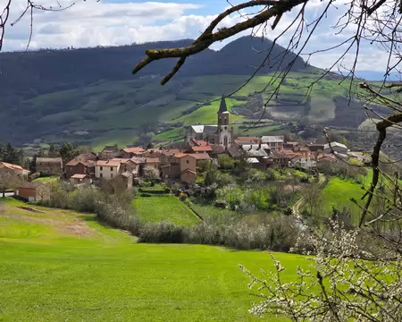 034 Melvieu, village de grès rouge perché.