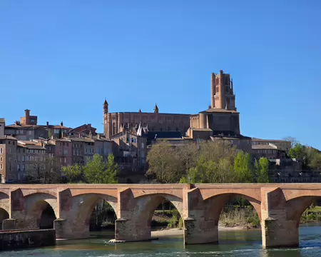 044 Depuis le belvédère du Pont Vieux, vue sur la Cathédrale d'Albi.