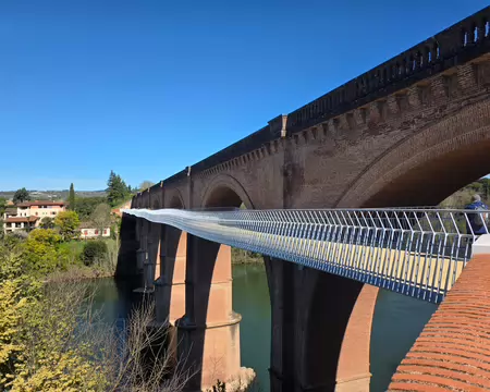 048 Passerelle de 180 mètres inaugurée le 11 juin 2025 et située le long du pont de chemin de fer de la ligne Castelnaudary à Rodez non électrifiée.