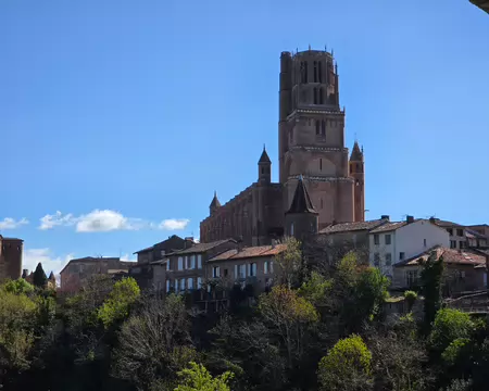 050 Depuis la nouvelle passerelle, vue sur la Cathédrale Sainte-Cécile d'Albi. La plus grande Cathédrale de brique au monde.