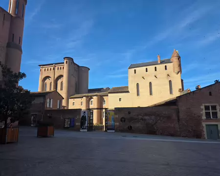 062 Depuis 1922, il accueille les œuvres du peintre Toulouse-Lautrec, léguées à la ville d'Albi par sa famille.
