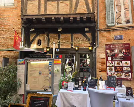 074 Restaurant du vendredi soir qui s'est révélé un bon choix.