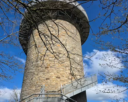108 Château d'eau de Montclar, doté d'un belvédère au sommet équipé de tables d'orientation permettant de voir le paysage à 360°.