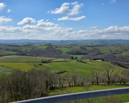109 Vue depuis le belvédère. Le vent très fort ne nous a pas permis de rester plus de 2 minutes à son sommet.
