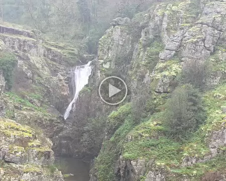 147 Depuis le point de vue aménagé, cascades d'Arifat. Chute de plus de 80 mètres en 3 paliers.