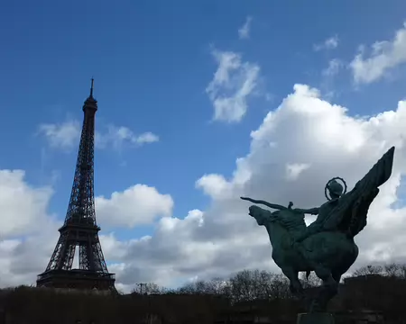 P1220633 Jeanne d'Arc ou la France Renaissante, statue équestre en bronze (1930) sur le Pont Bir-Hakeim