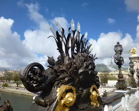P1220644 Pont Alexandre III et la verrière du Grand Palais (1900)