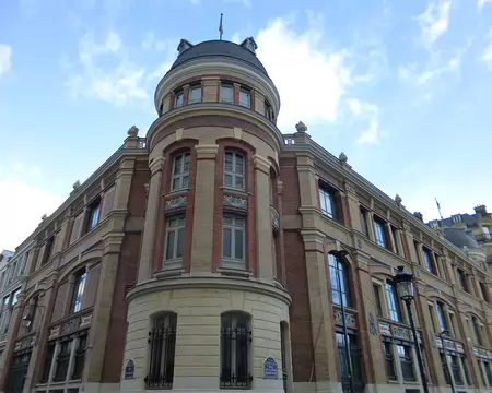 P1220662 Anciennes dépendances du BHV (1893) rue du Cloître Notre-Dame