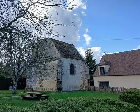 039 La petite chapelle Notre Dame dans le hameau des Layes (Les Essarts-le-Roi) a été plusieurs fois reconstruite (chœur du XVIIème siècle, clocher du XIXème...