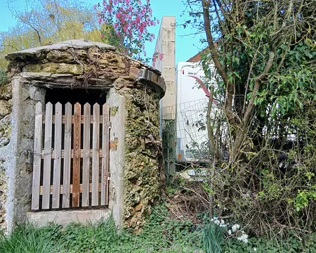 040 Ancien puits près du chemin de la Butte rouge (Les Layes)