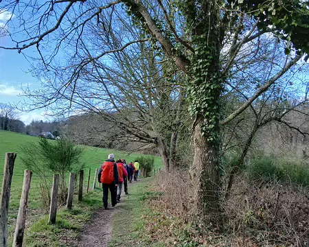 044 Ce sentier mène à la source de l’Yvette, sur les terres de la ferme de Vaujoyeuse