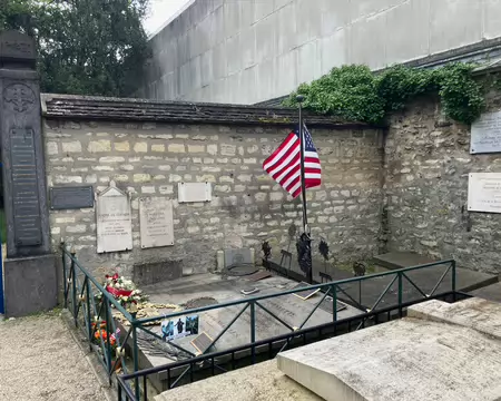 Le drapeau US est changé tous les 4 juillet.