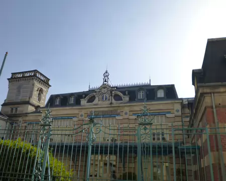 P1220807 Le siège de l'ancienne manufacture de biscuits Pernot
