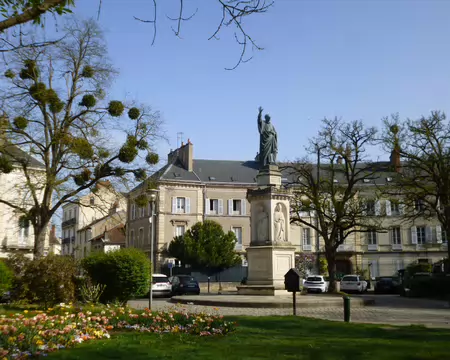 P1220811 Place Saint-Bernard