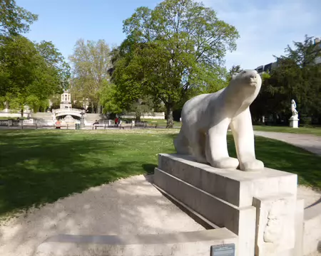 P1220816 Ours blanc, Monument à François Pompon (1937), sculpteur animalier (1855-1933)