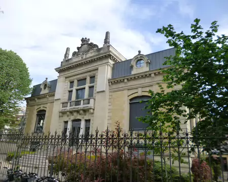 P1220823 Ancien institut oenologique et agronomique de Bourgogne (1902)
