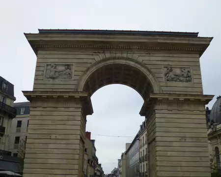 P1220852 Porte Guillaume, Place Darcy