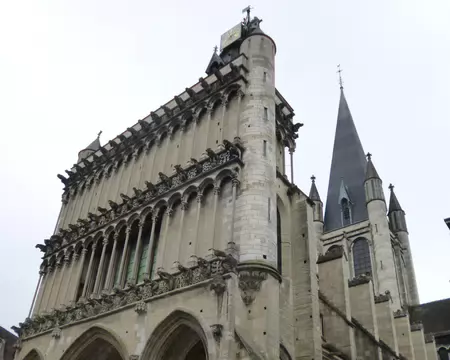 P1220867 Eglise Notre-Dame consacrée en 1334