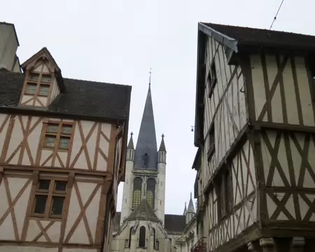 P1220873 Rue de la Chouette et l'église Notre-Dame
